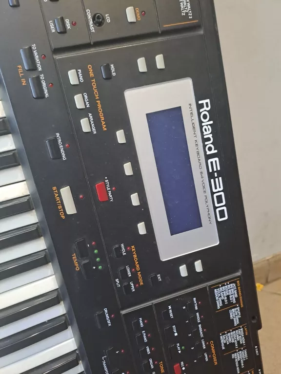 KEYBOARD ROLAND E300