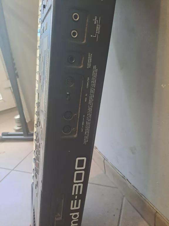 KEYBOARD ROLAND E300