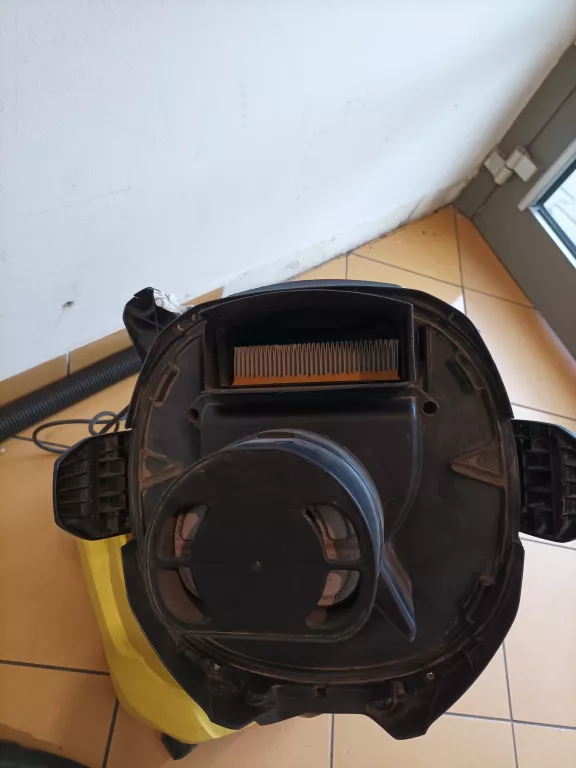 ODKURZACZ KARCHER WD4 USZKODZONY