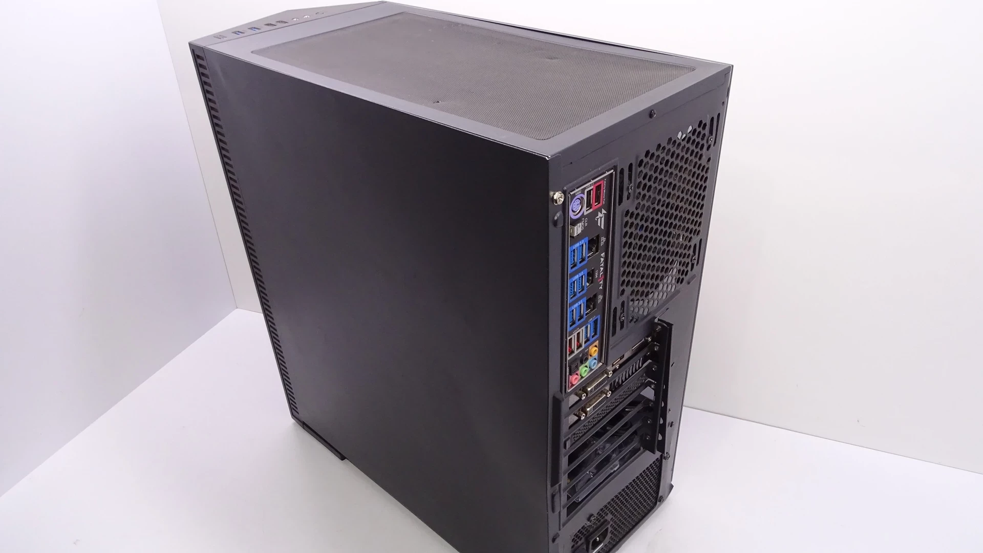 pc-xeon-e5-v2-radeon-r9-270-16gb-ram-ssd-opis-marka-inna