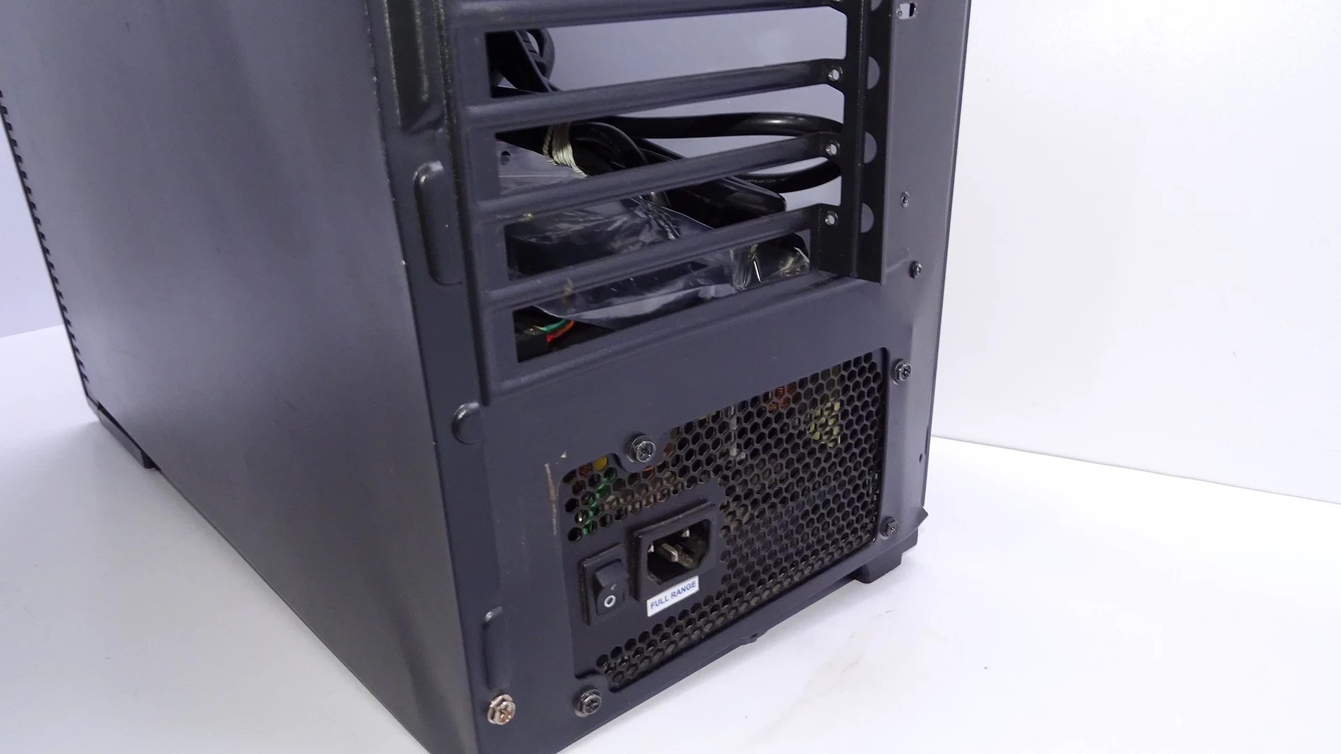 pc-xeon-e5-v2-radeon-r9-270-16gb-ram-ssd-opis-typ-komputera-komputer-stacjonarny