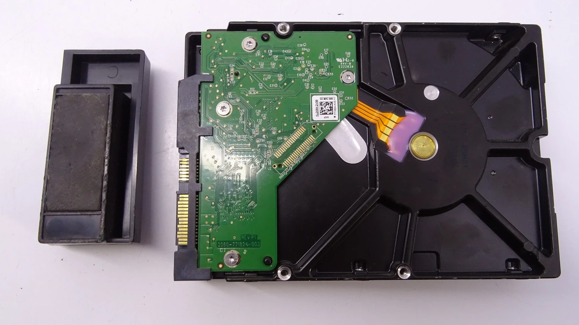 pc-xeon-e5-v2-radeon-r9-270-16gb-ram-ssd-opis-model-adronix-gamer-expert-20114701635