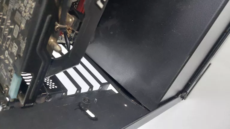 pc-xeon-e5-v2-radeon-r9-270-16gb-ram-ssd-opis-pojemnosc-dysku-1024