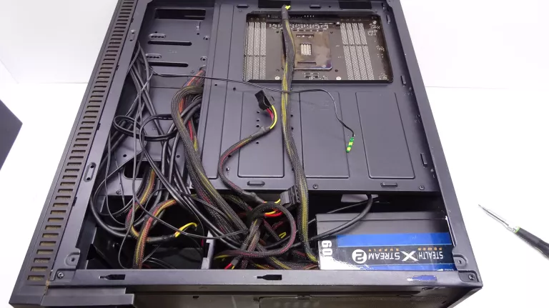 pc-xeon-e5-v2-radeon-r9-270-16gb-ram-ssd-opis-wielkosc-pamieci-ram-16-gb