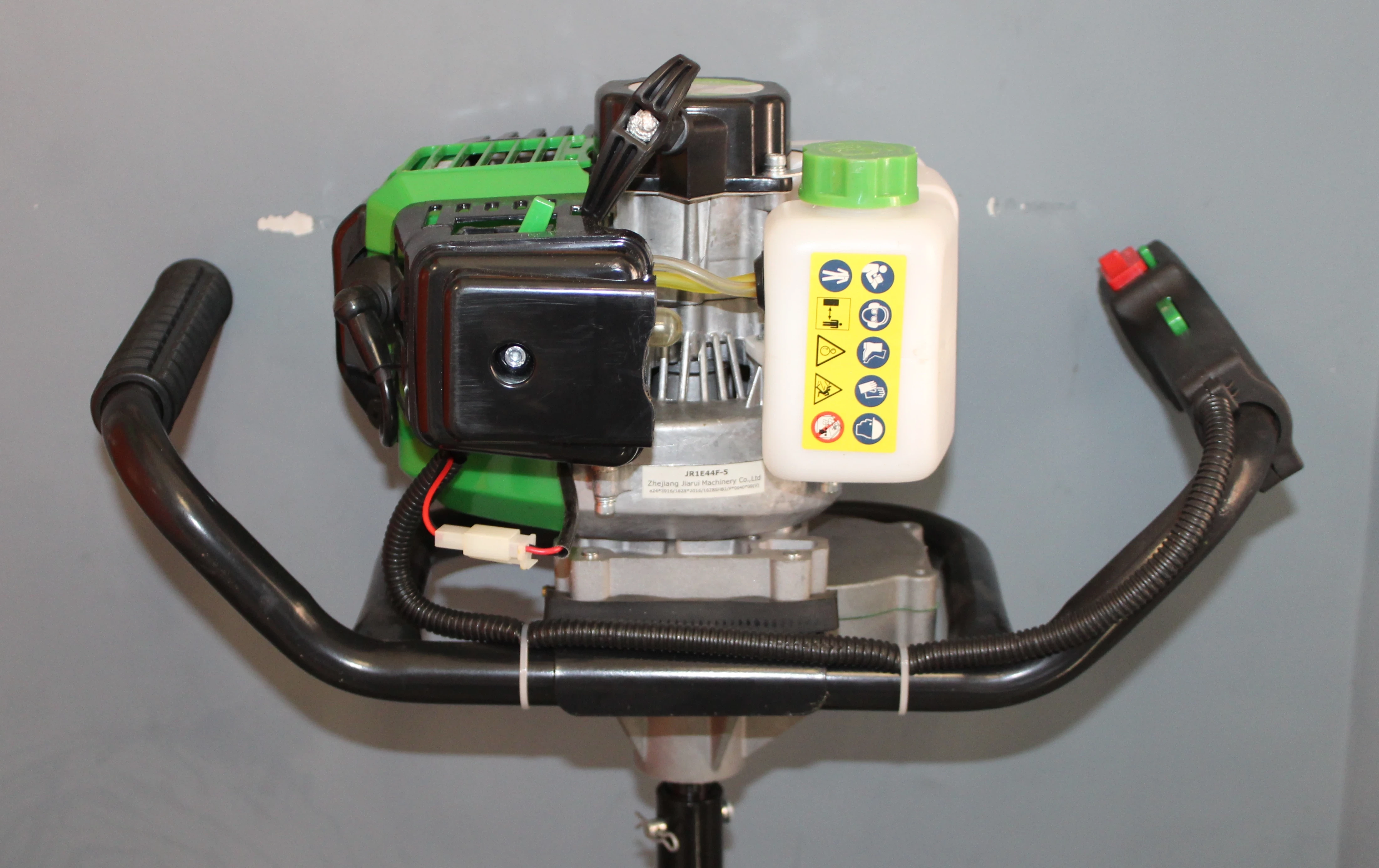 wiertak-do-ziemi-zipper-zi-elb70-1500w-12l-kod-producenta-zi-elb70