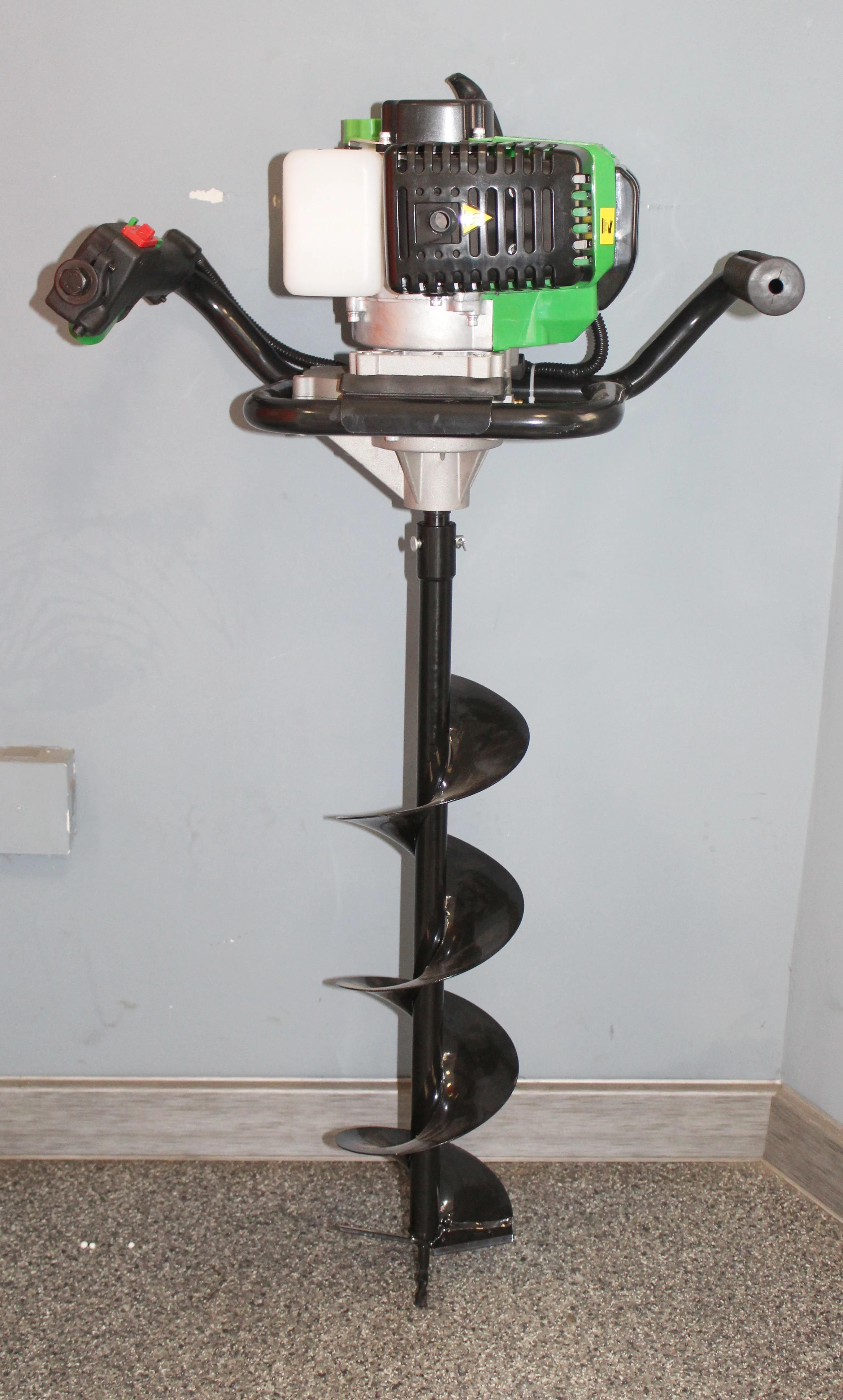 wiertak-do-ziemi-zipper-zi-elb70-1500w-12l-marka-zipper