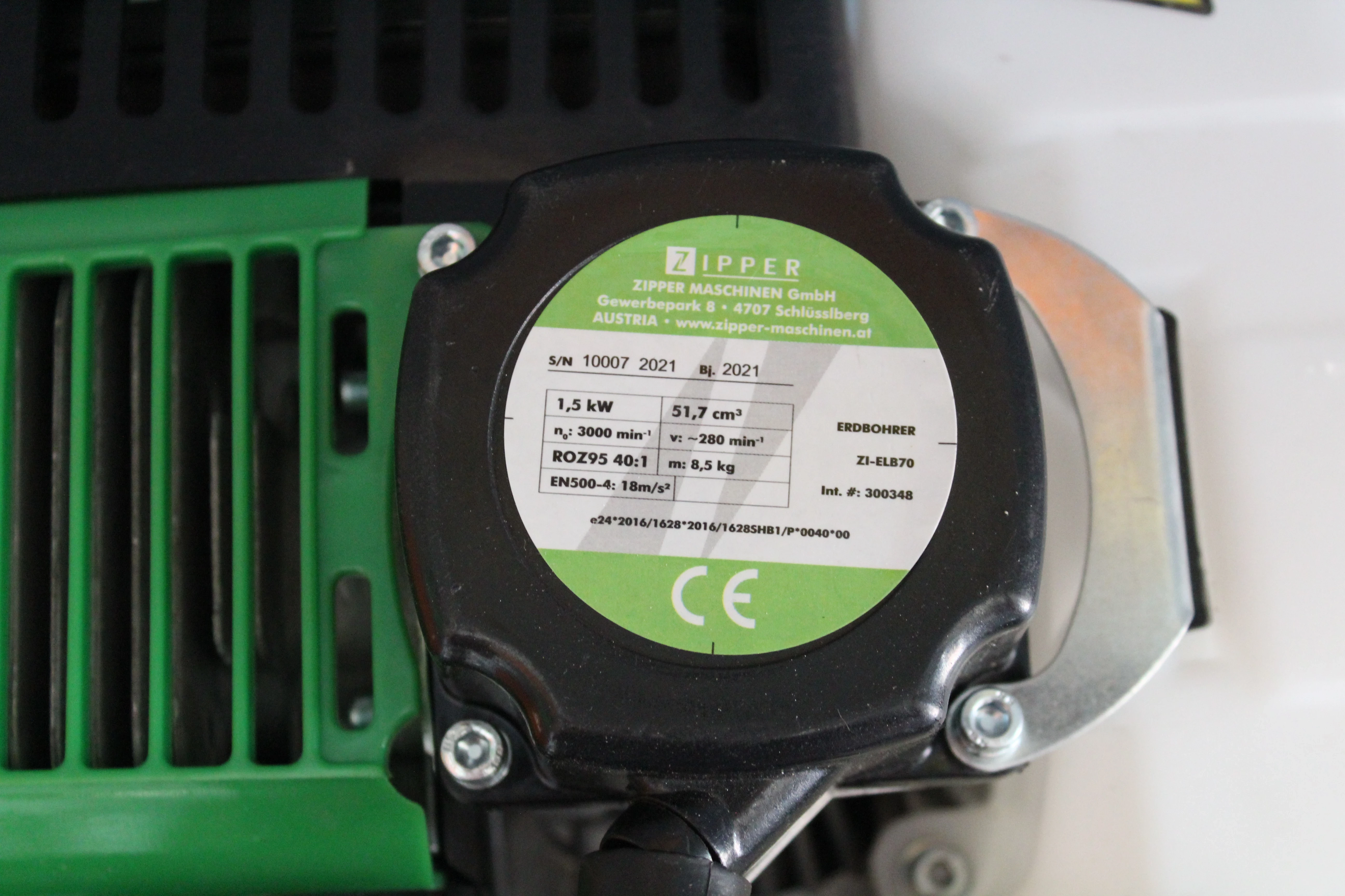 wiertak-do-ziemi-zipper-zi-elb70-1500w-12l-stan-powystawowy