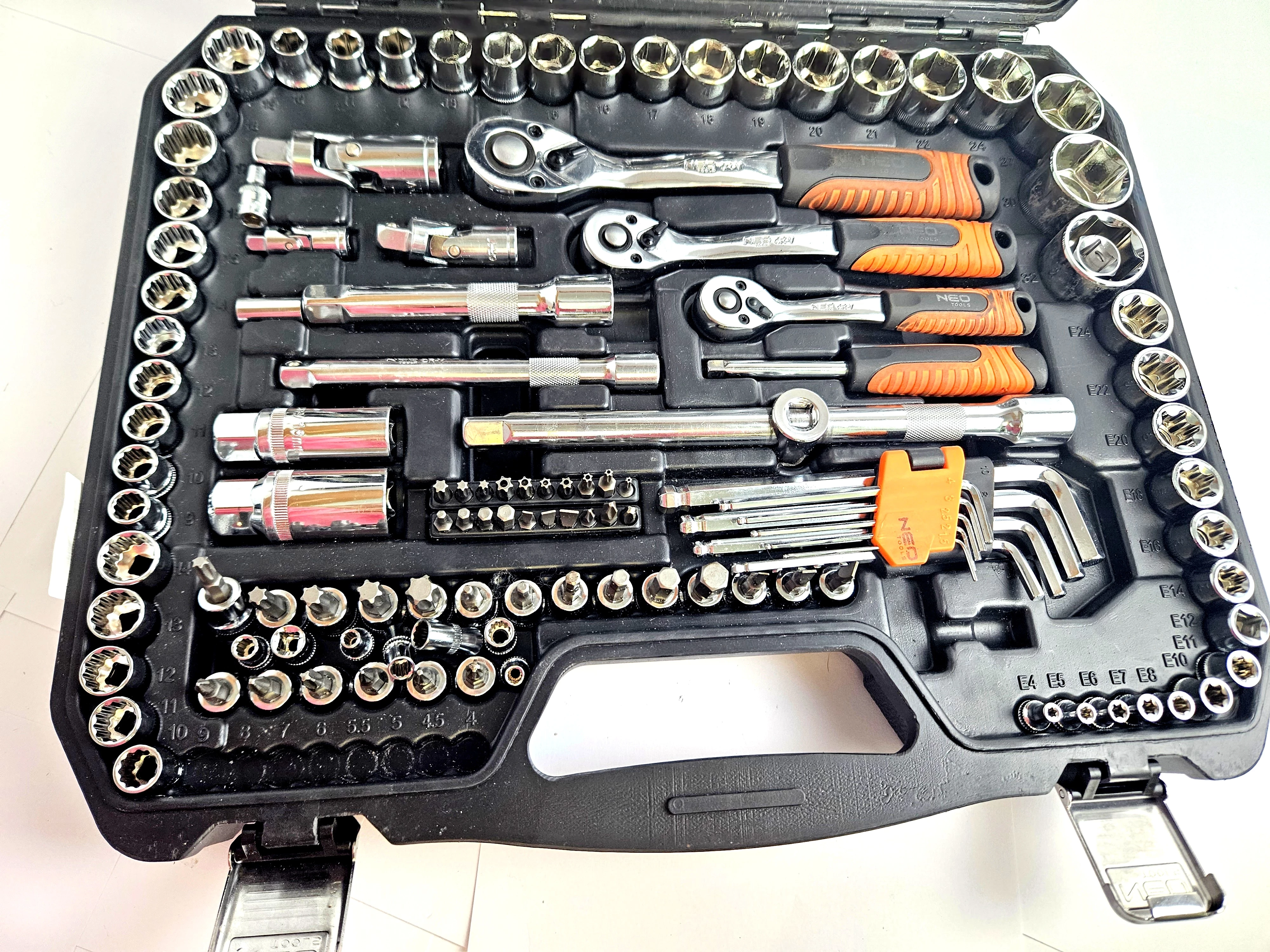 klucze-nasadowe-156-szt-crv-neo-08-668-marka-neo-tools