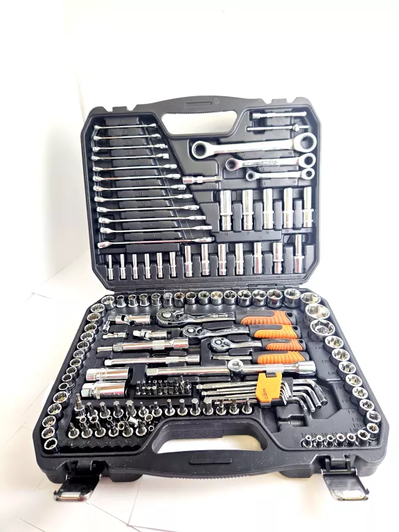 klucze-nasadowe-156-szt-crv-neo-08-668-stan-uzywany