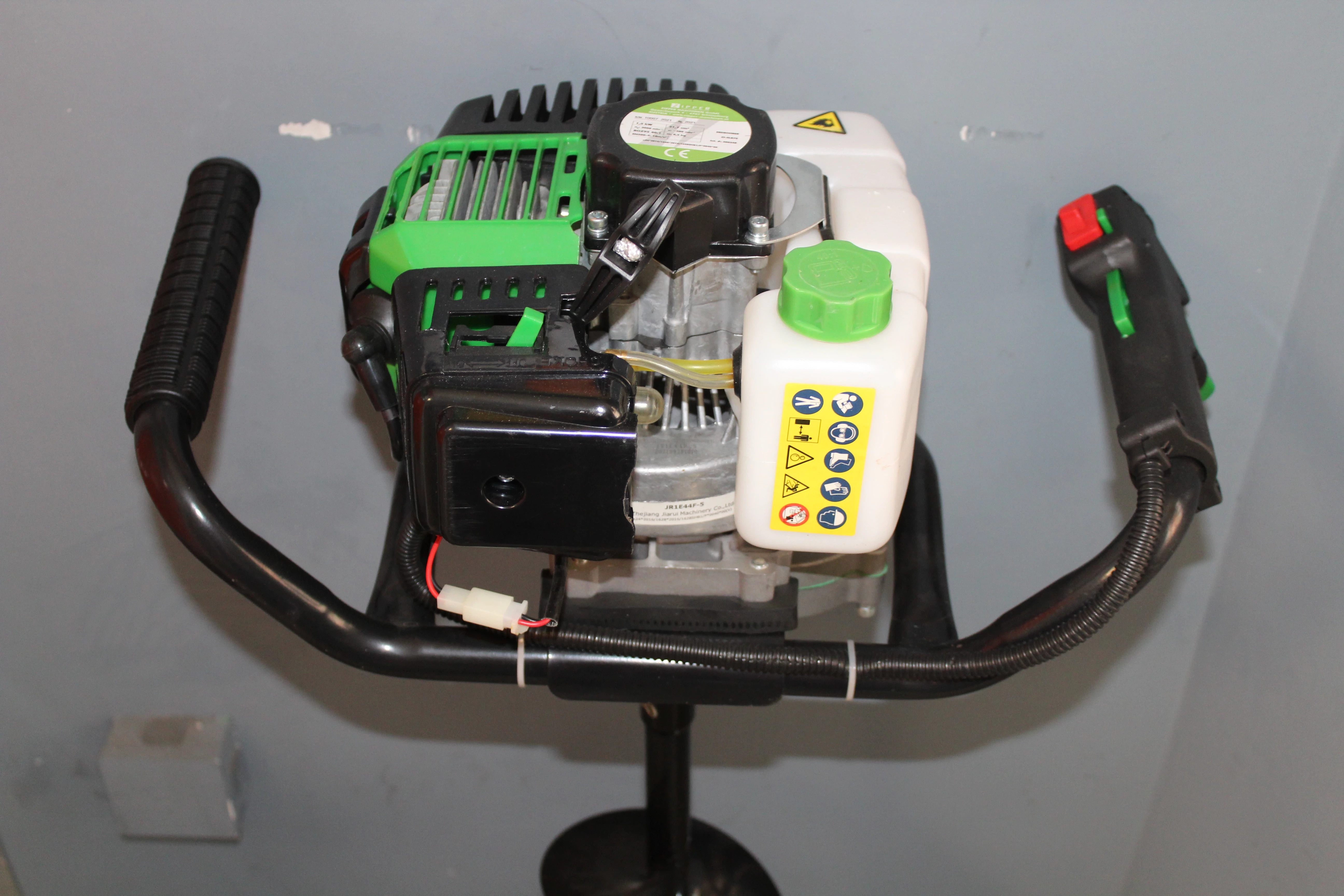 wiertak-do-ziemi-zipper-zi-elb70-1500w-12l-ean-gtin-9120039232201