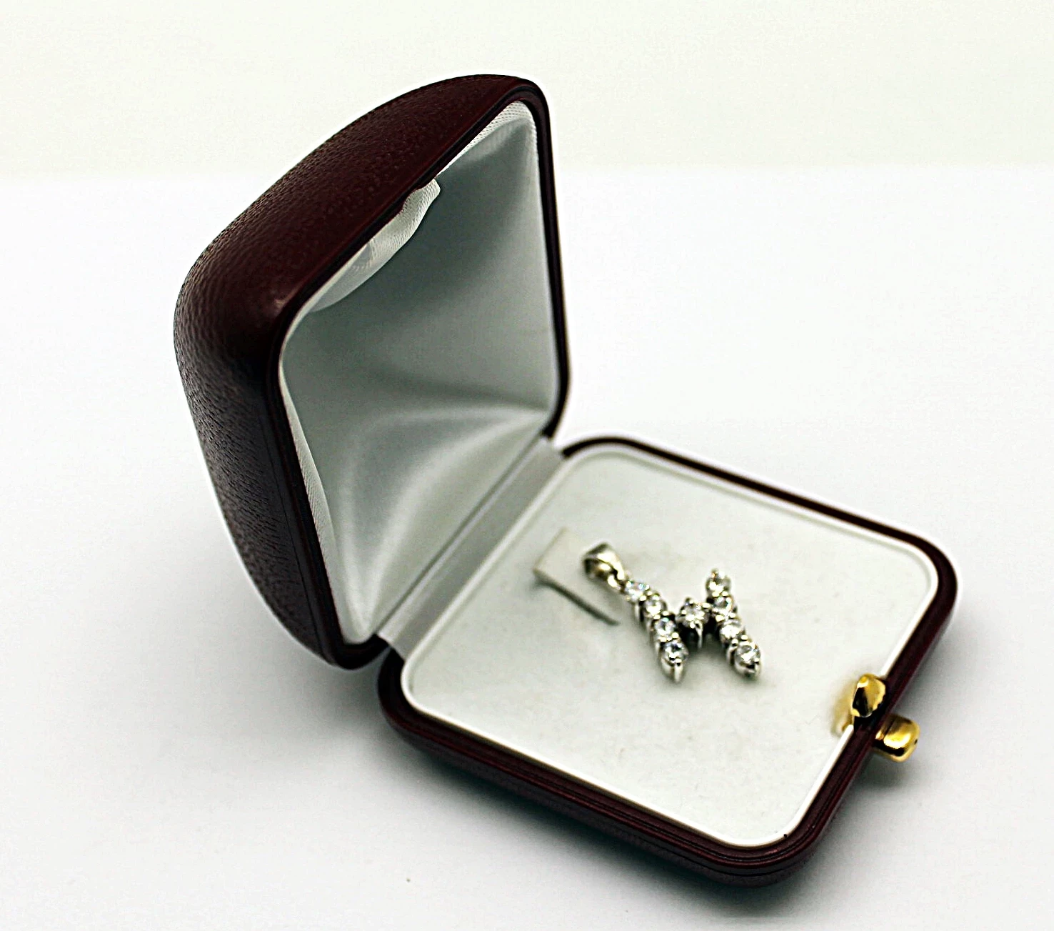 blyszczaca-srebrna-zawieszka-z-cyrkoniami-304-g-stan-powystawowy