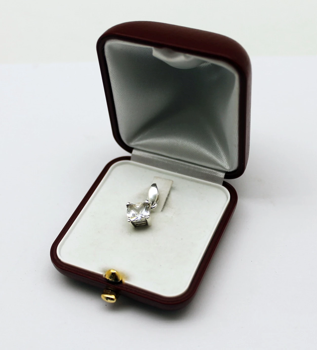 srebrna-zawieszka-z-duza-cyrkonia-210-g-traugutta-85-wroclaw