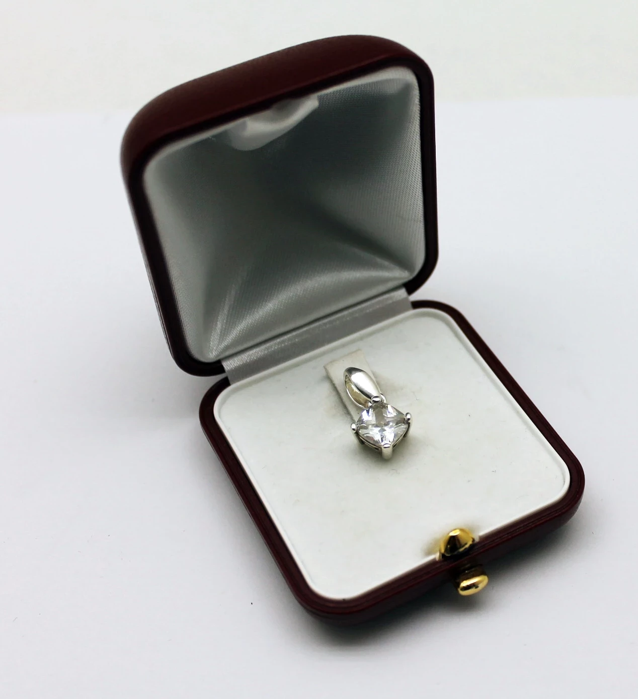 srebrna-zawieszka-z-duza-cyrkonia-210-g-stan-11323-2