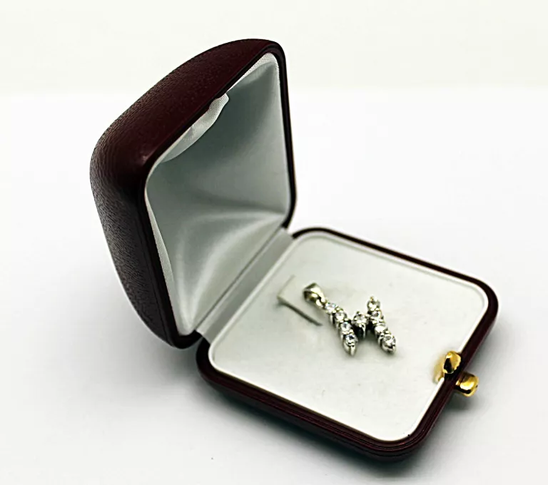 blyszczaca-srebrna-zawieszka-z-cyrkoniami-304-g-ean-gtin-5904050714830