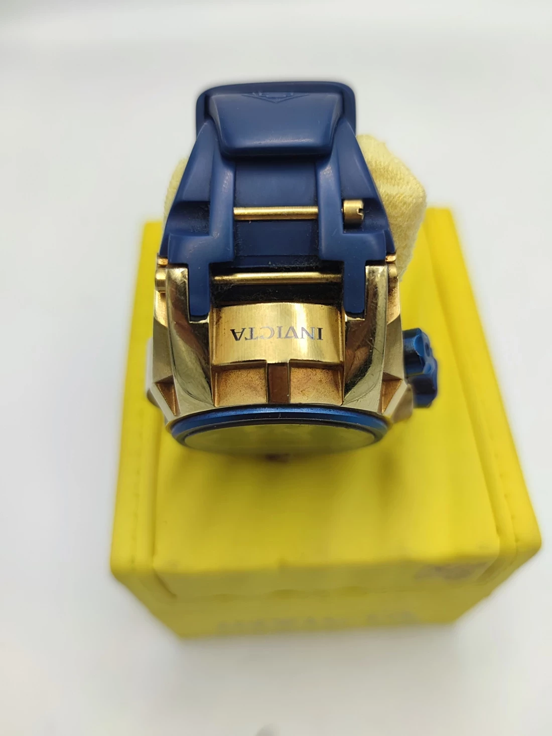 zegarek-invicta-bolt-zeus-wodoszczelnosc-200m-wr200