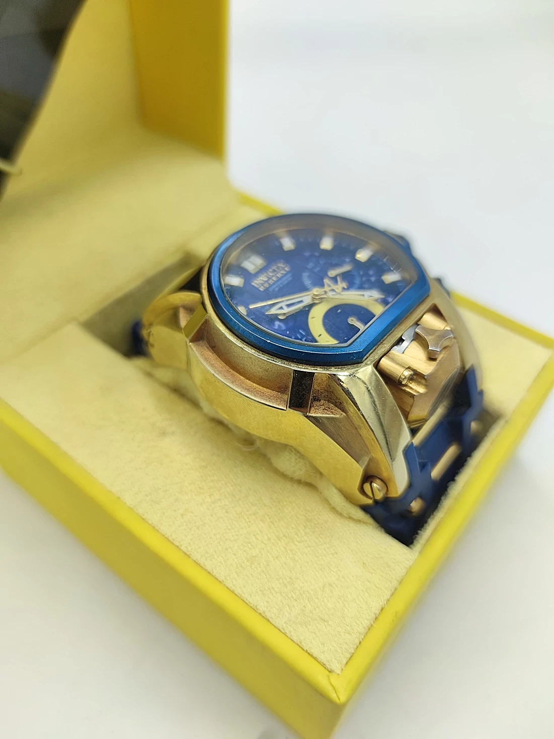 zegarek-invicta-bolt-zeus-rodzaj-analogowe