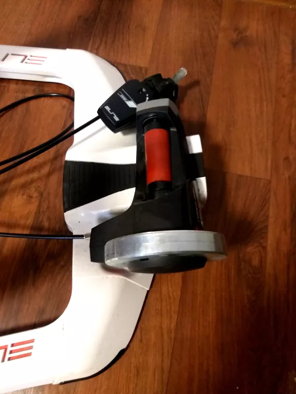 TRENAŻER ROWEROWY ELITE QUBO POWER MAG SMART B+