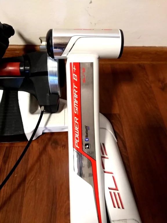 TRENAŻER ROWEROWY ELITE QUBO POWER MAG SMART B+