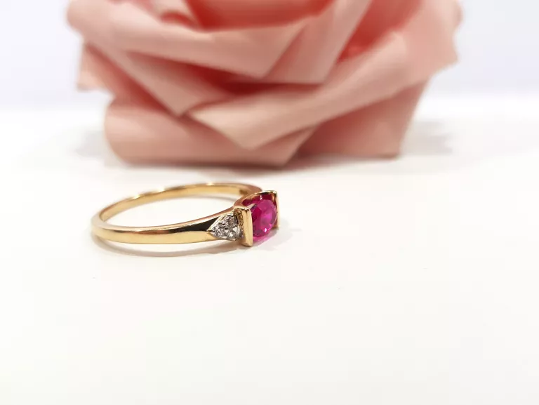 sliczny-pierscionek-z-czerwonym-oczkiem-pr585-190g-material-15835-2