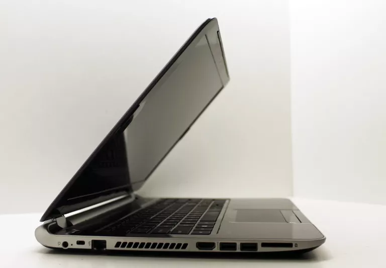 LAPTOP HP PAVILION 15 15,6" AMD A8 8 GB / 256 GB
