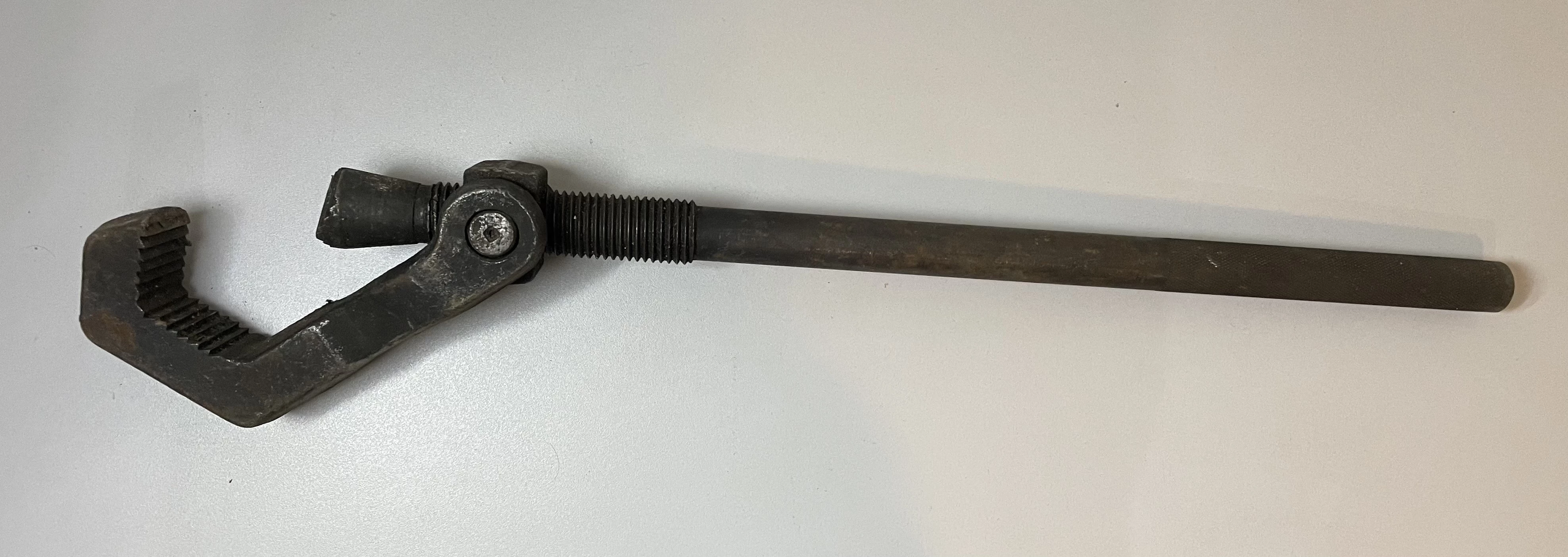 klucz-hydrauliczny-hakowy-do-rur-rurhak-typ-klucza-typu-zabka