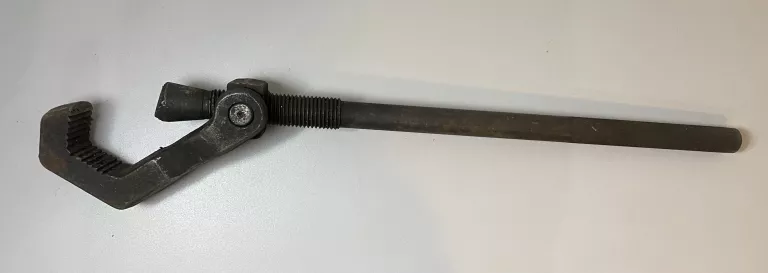 klucz-hydrauliczny-hakowy-do-rur-rurhak-typ-klucza-typu-zabka