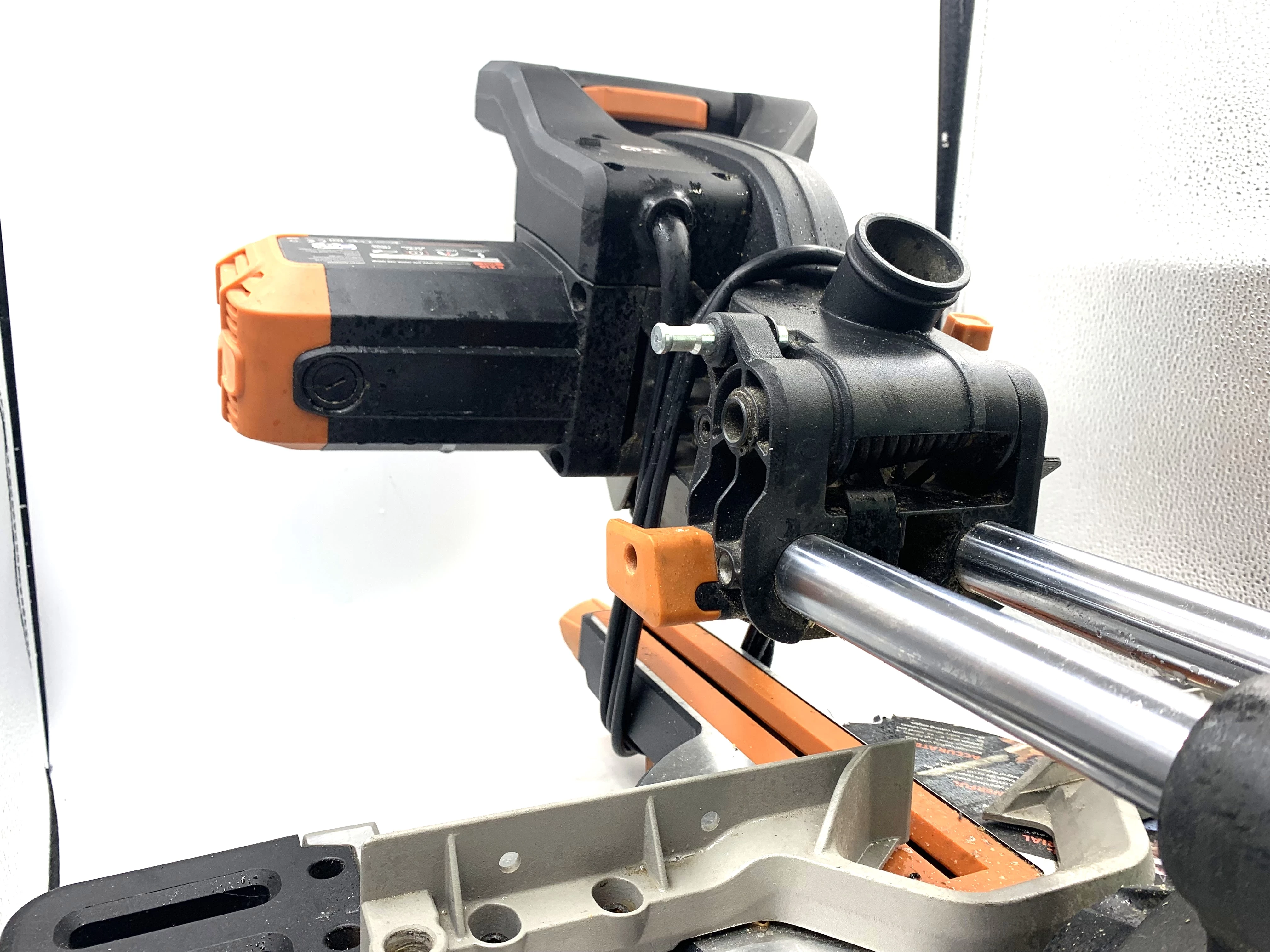 pila-ukosnica-evolution-r210-stan-uzywany