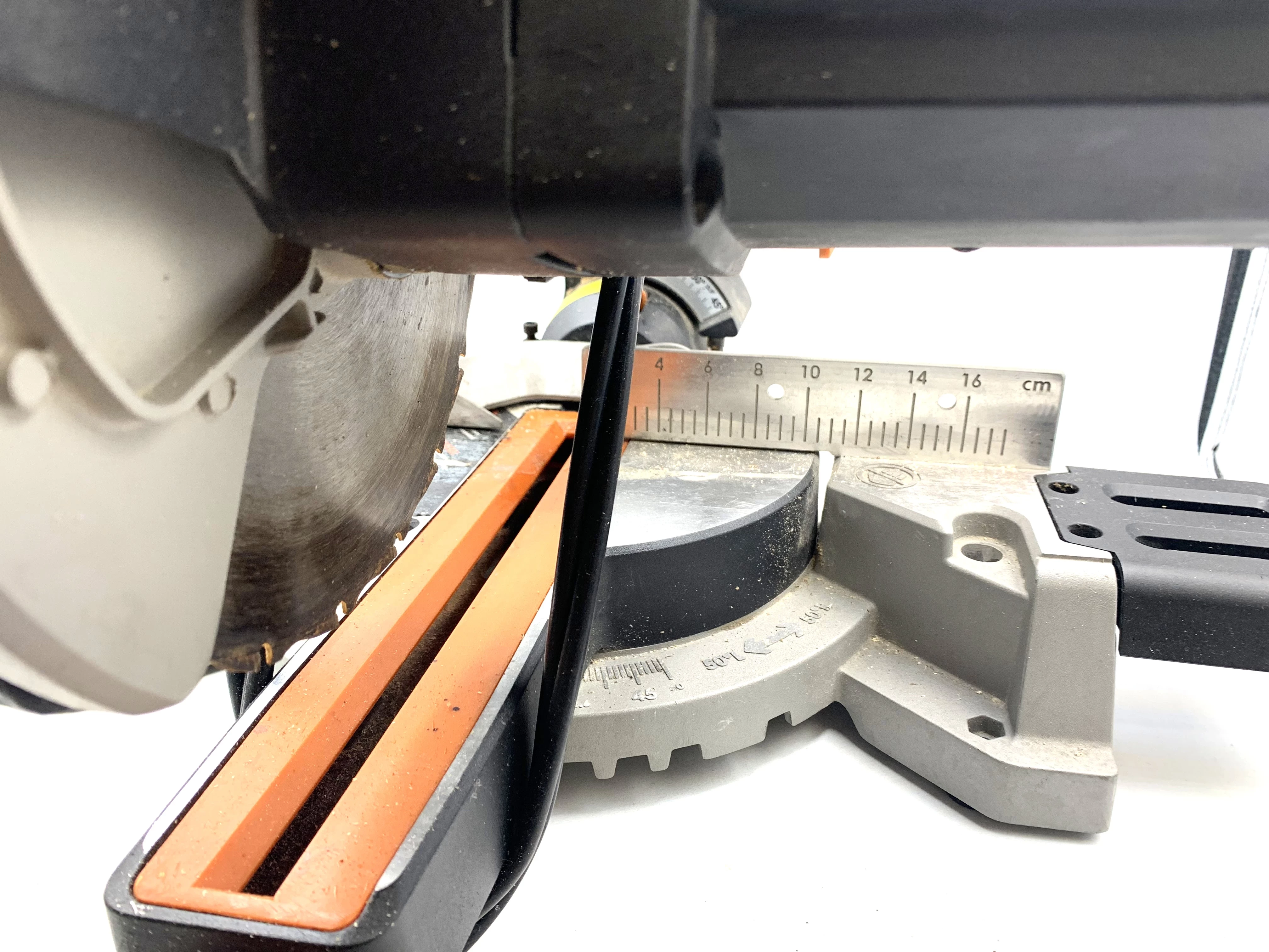 pila-ukosnica-evolution-r210-product-id-44f7d6b4-34bc-4ae9-9580-ba422c8c1a27