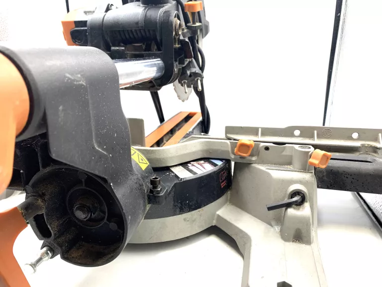 pila-ukosnica-evolution-r210-stan-uzywany