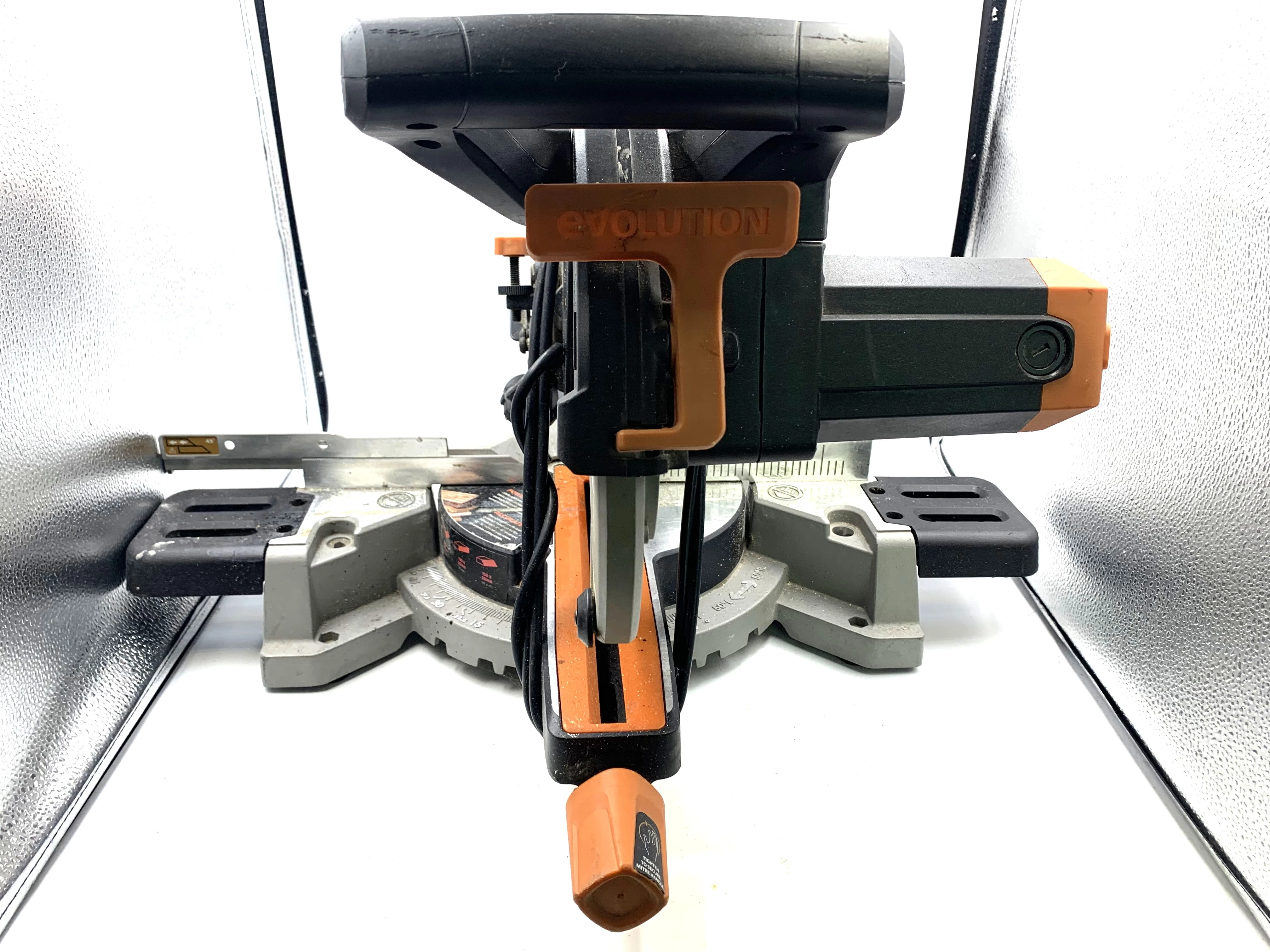 pila-ukosnica-evolution-r210-srednica-tarczy-255