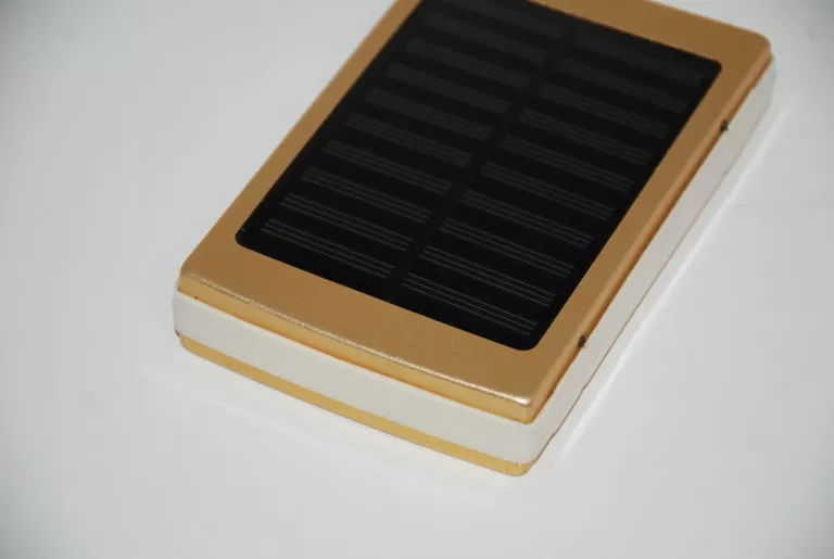powerbank-solarny-50000mah-stan-uzywany