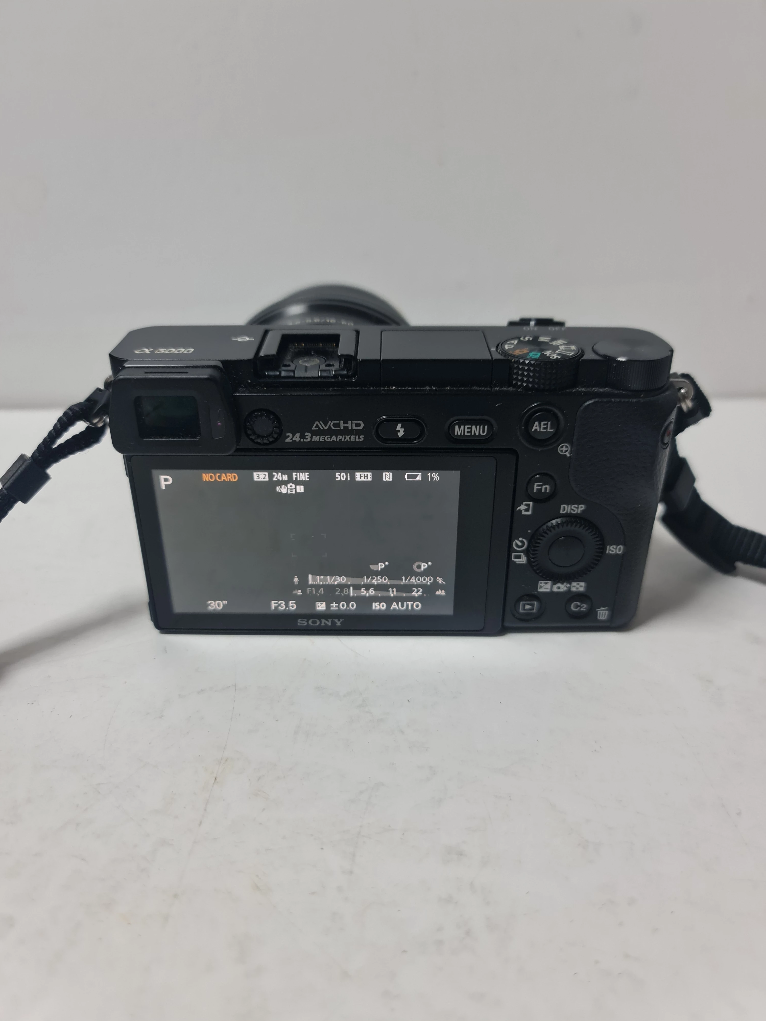 bezlusterkowiec-sony-a6000-etui-lad-w-zestawie-korpus-obiektyw