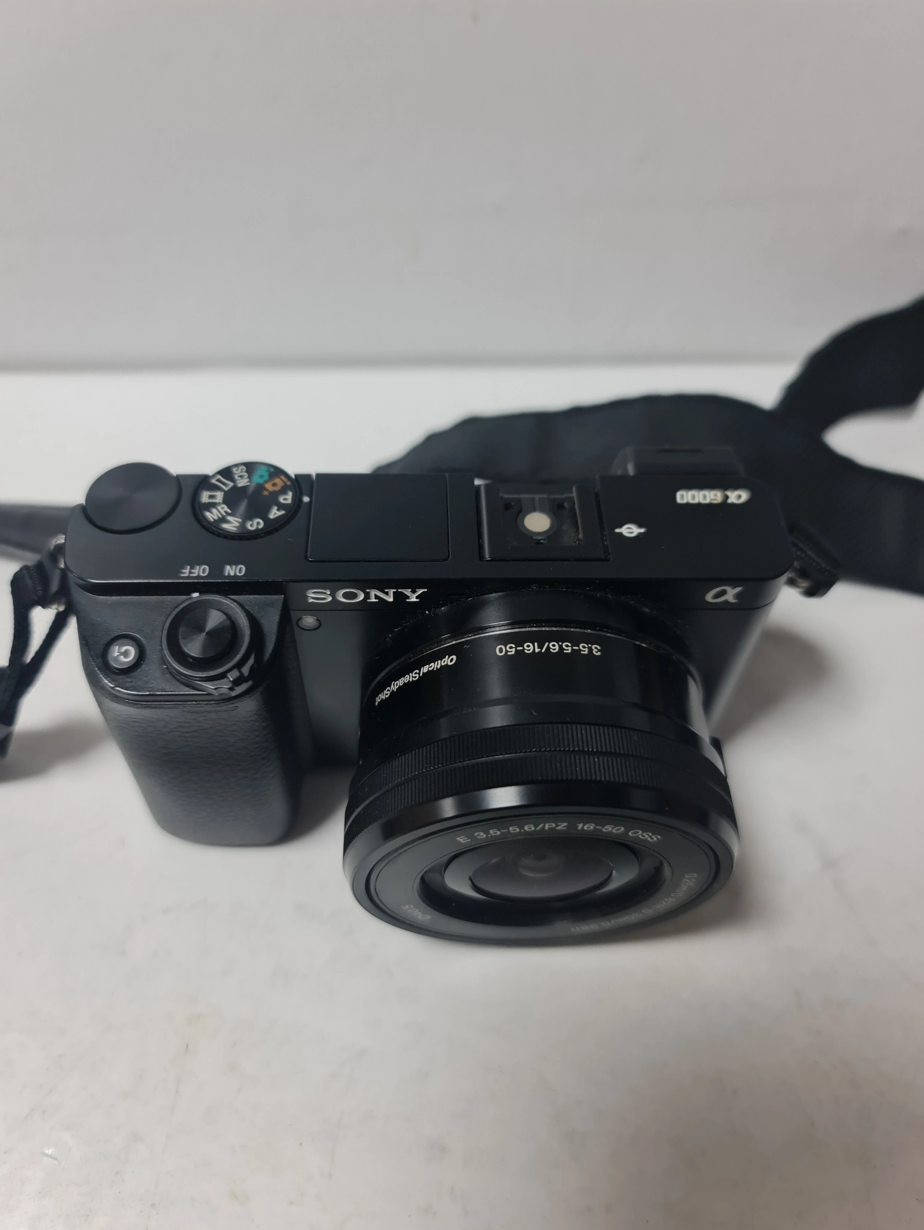 bezlusterkowiec-sony-a6000-etui-lad-ean-gtin-4905524974393