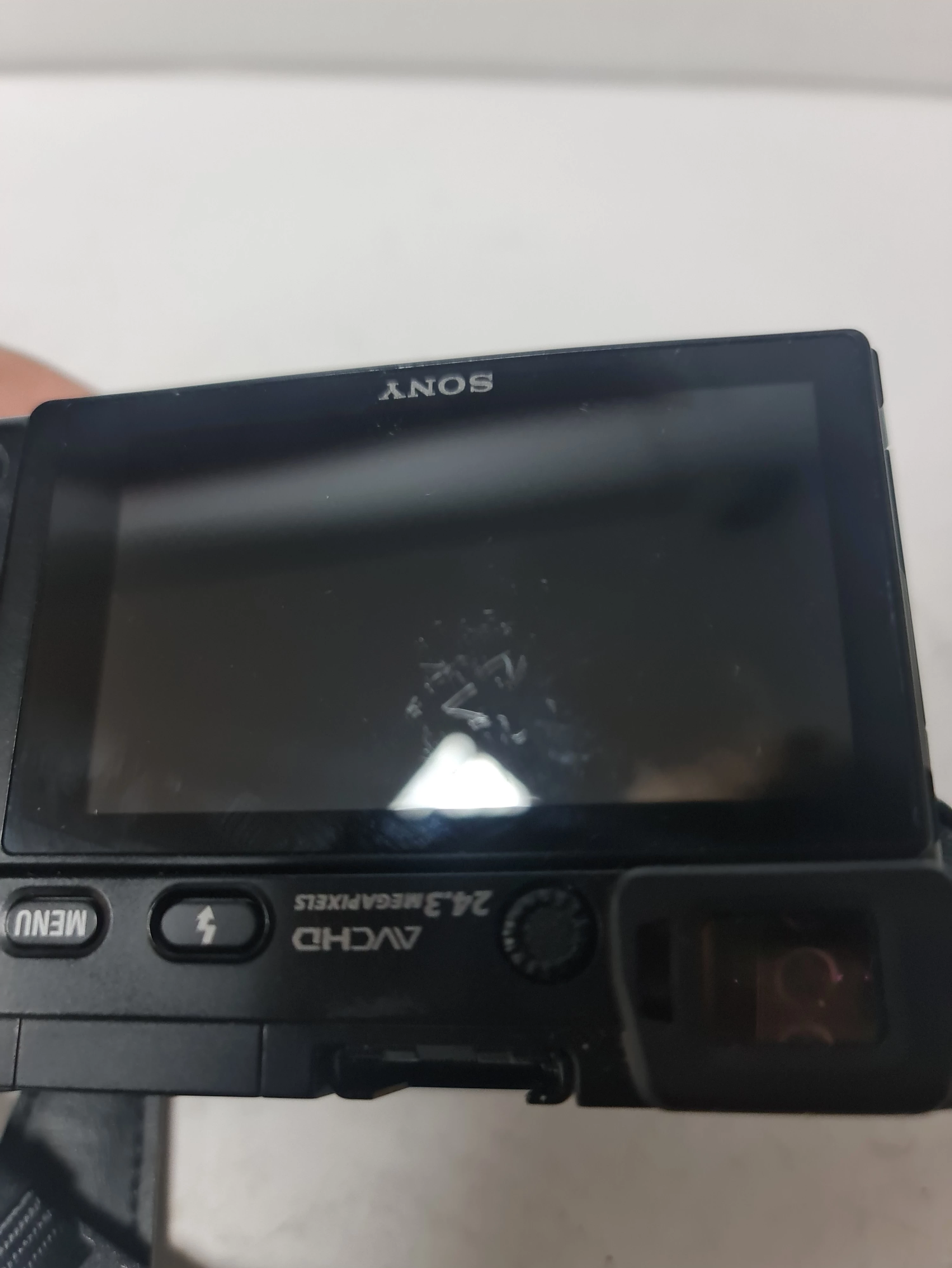 bezlusterkowiec-sony-a6000-etui-lad-kod-producenta-ilc6000lbcec