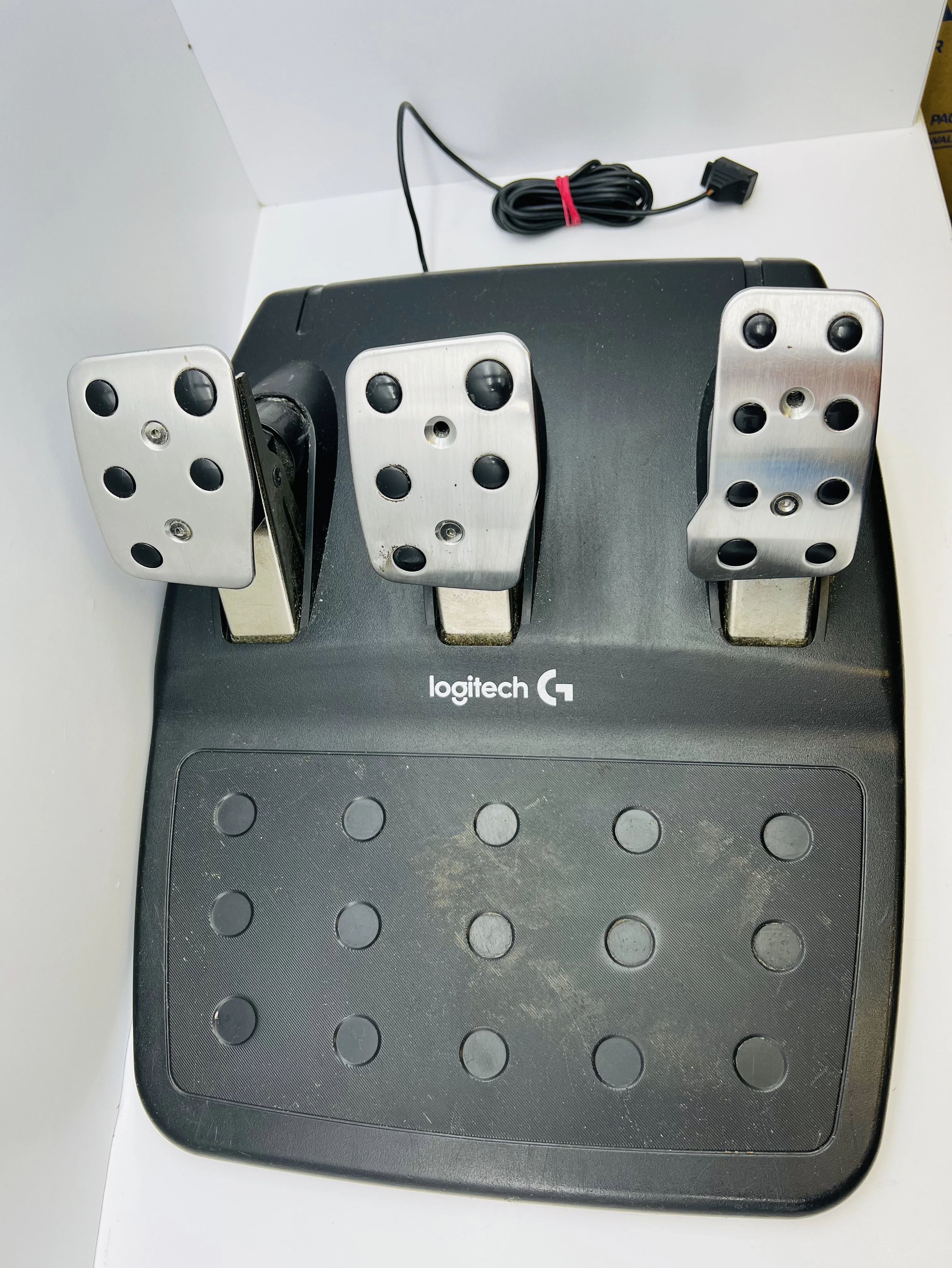 kierownica-logitech-g29-pedaly-shifter-opis-model-g29-driving-force