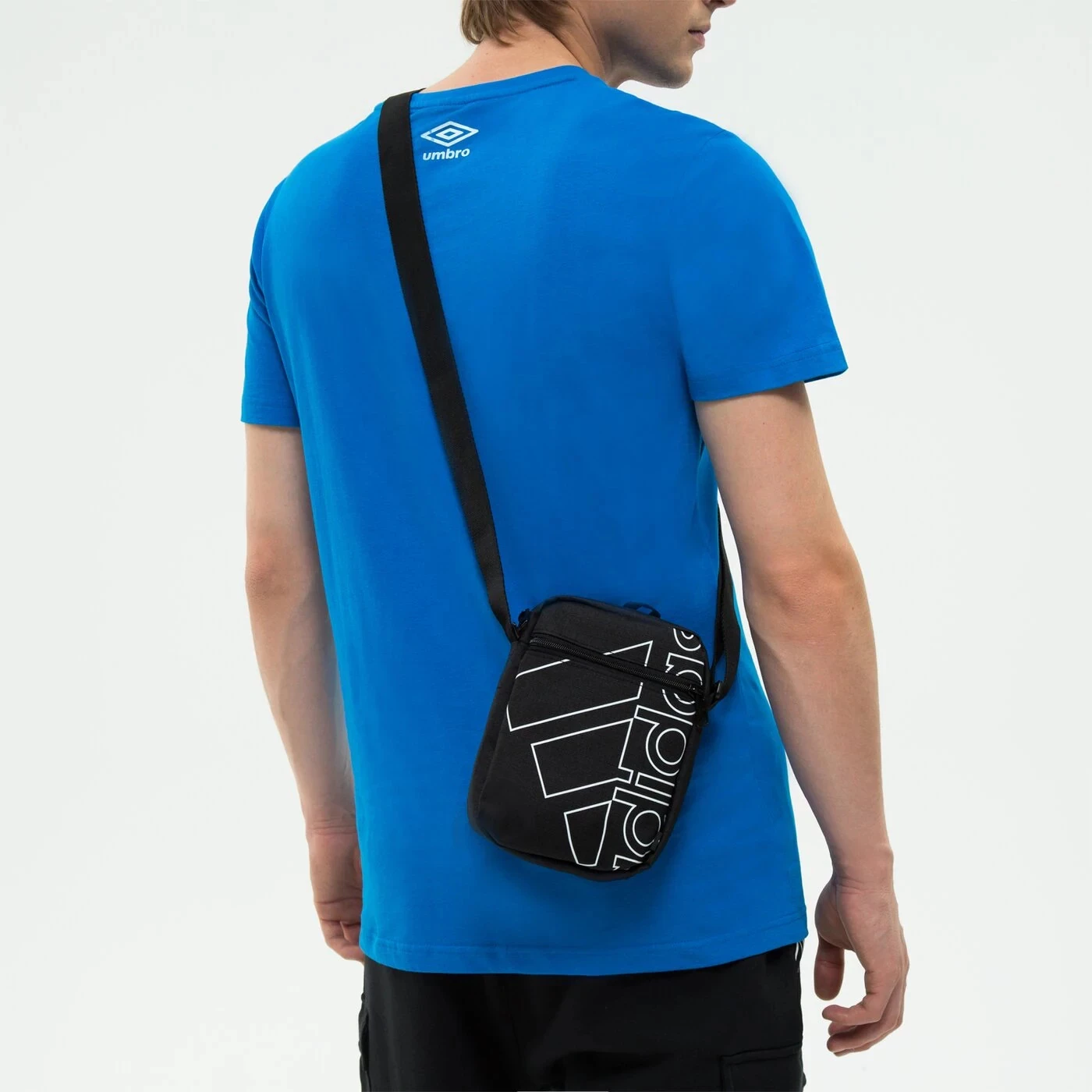 saszetka-na-szyje-adidas-hc4766-czarny-stan-powystawowy