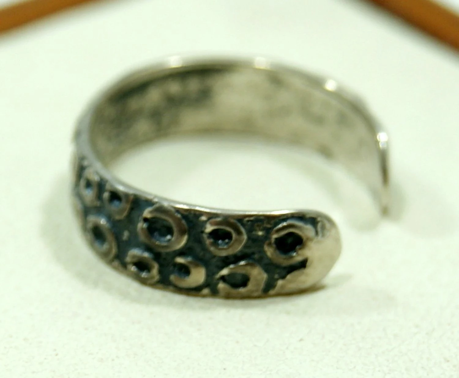 wyjatkowy-srebrny-pierscionek-925-material-srebro