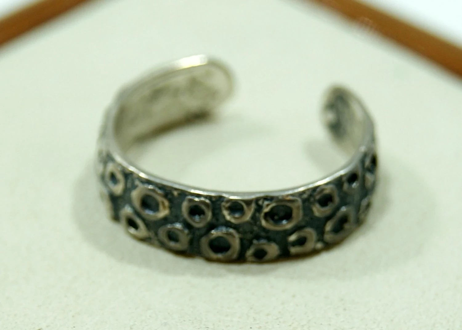 wyjatkowy-srebrny-pierscionek-925-rodzaj-wyrob-jubilerski