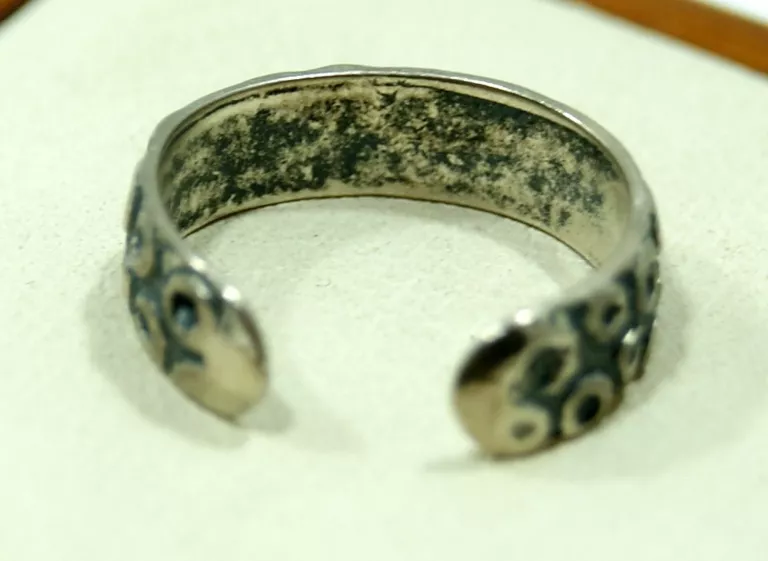 wyjatkowy-srebrny-pierscionek-925-kamien-inny-kamien