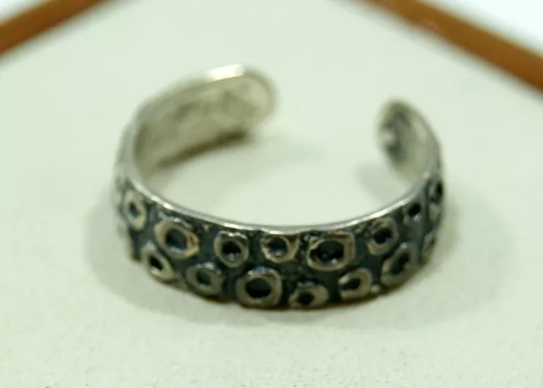 wyjatkowy-srebrny-pierscionek-925-rodzaj-wyrob-jubilerski