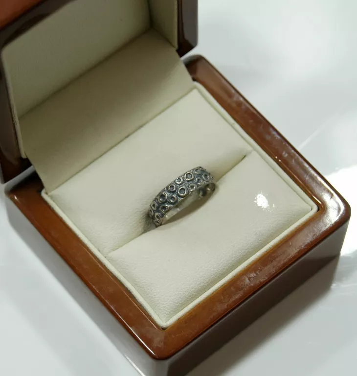 wyjatkowy-srebrny-pierscionek-925-stan-uzywany