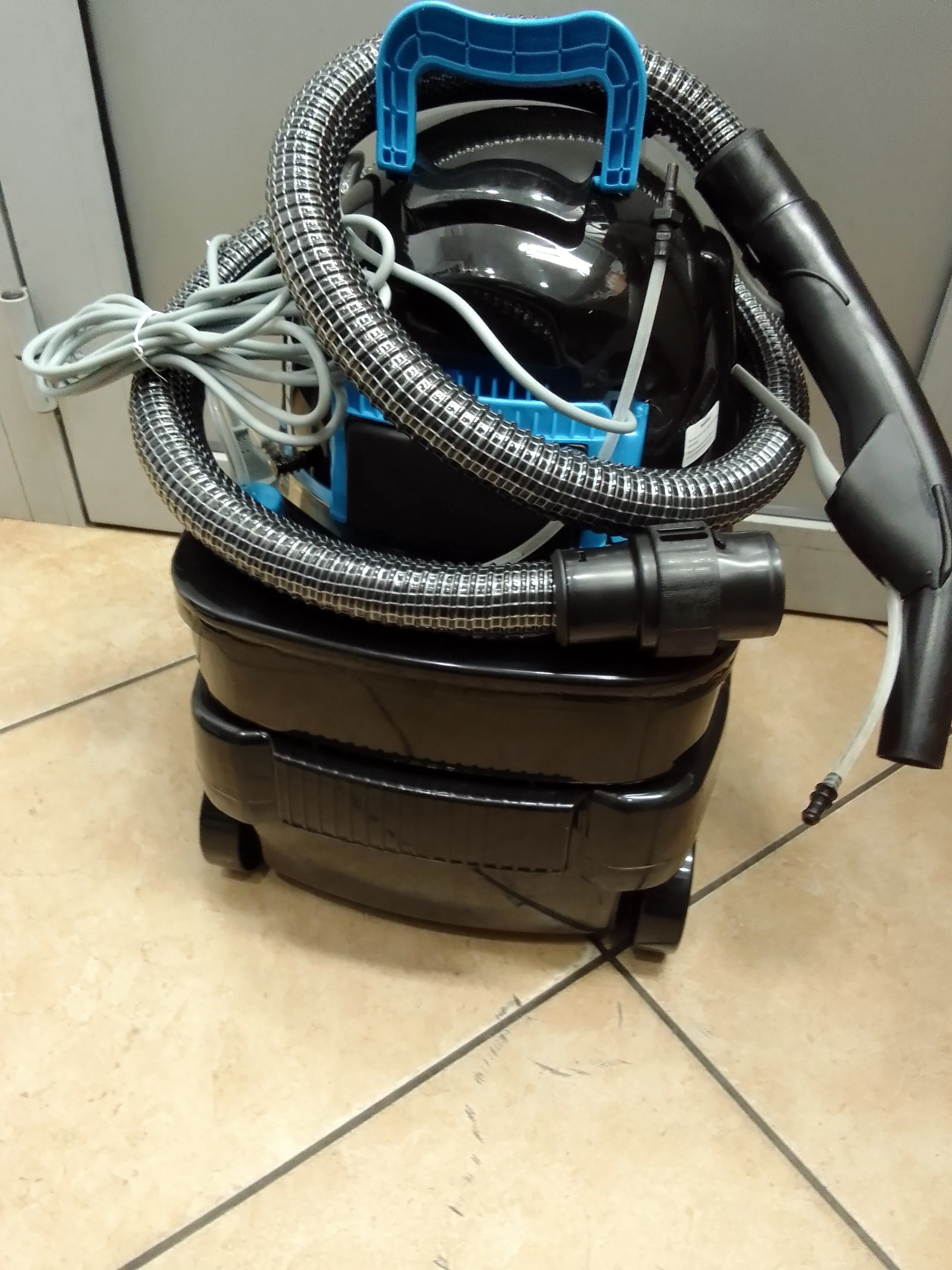 odkurzacz-pioracy-torrnado-moc-2000-w-funkcje-pranie