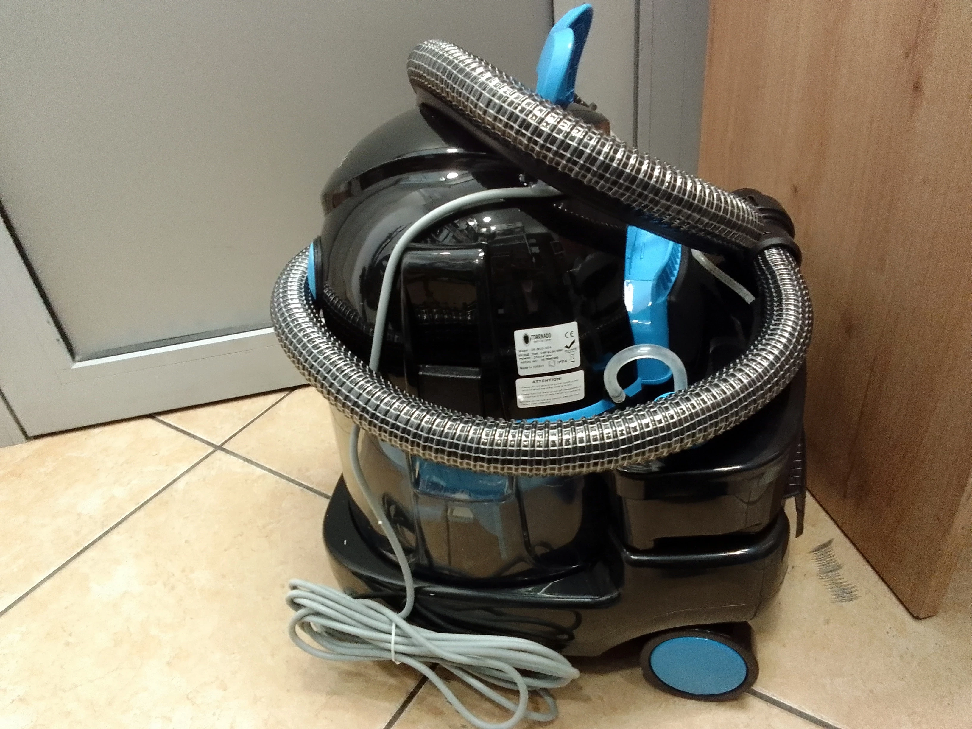 odkurzacz-pioracy-torrnado-moc-2000-w-kod-producenta-or-wcc-304