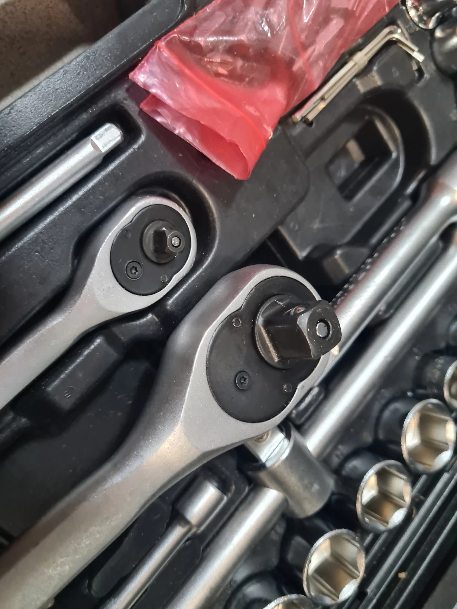 zestaw-kluczy-nasadowych-yato-yt-38782-marka-yato