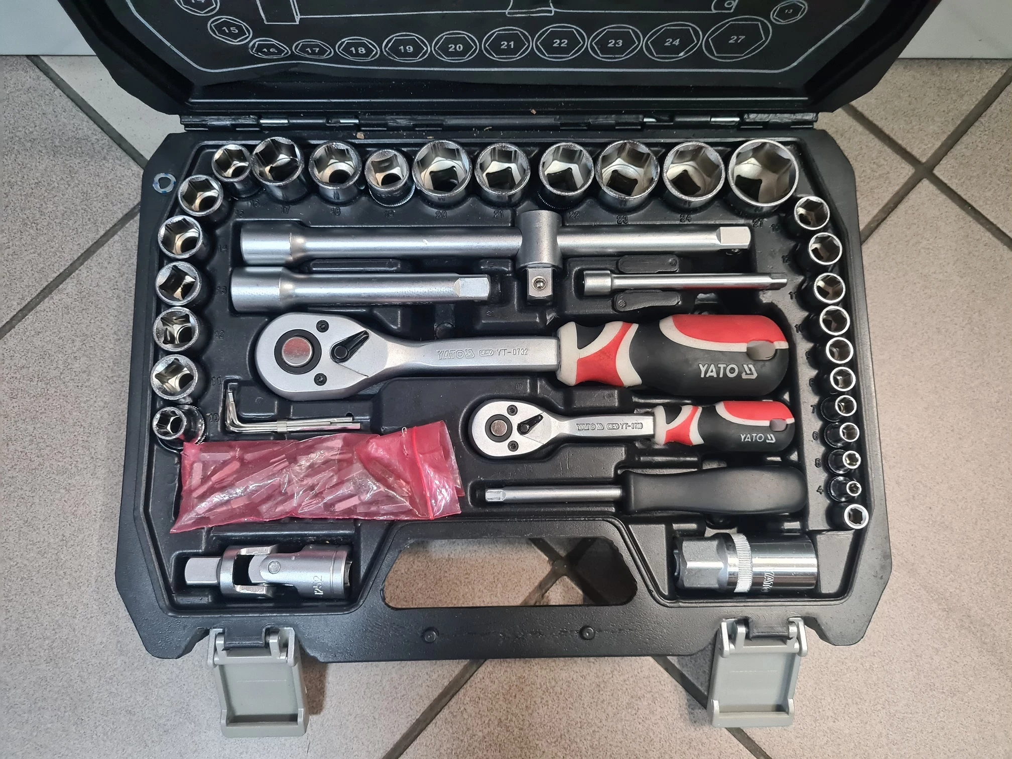 zestaw-kluczy-nasadowych-yato-yt-38782-stan-uzywany