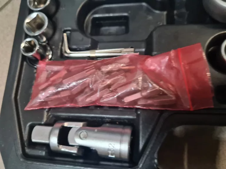 zestaw-kluczy-nasadowych-yato-yt-38782-ean-gtin-5906083387821