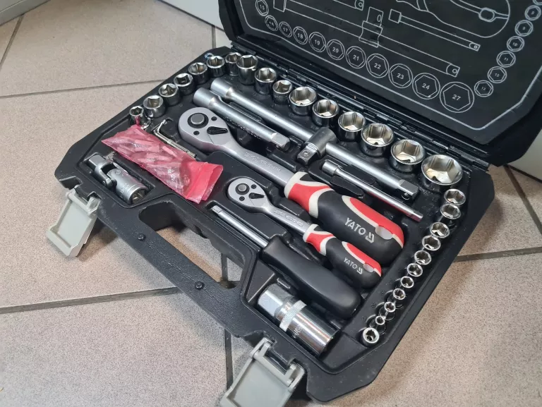 zestaw-kluczy-nasadowych-yato-yt-38782-liczba-elementow-w-zestawie-72