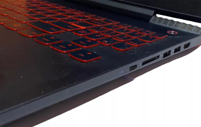 LAPTOP LENOVO LEGION WIN10 / 8GB / 1TB / 4X2,5GHZ