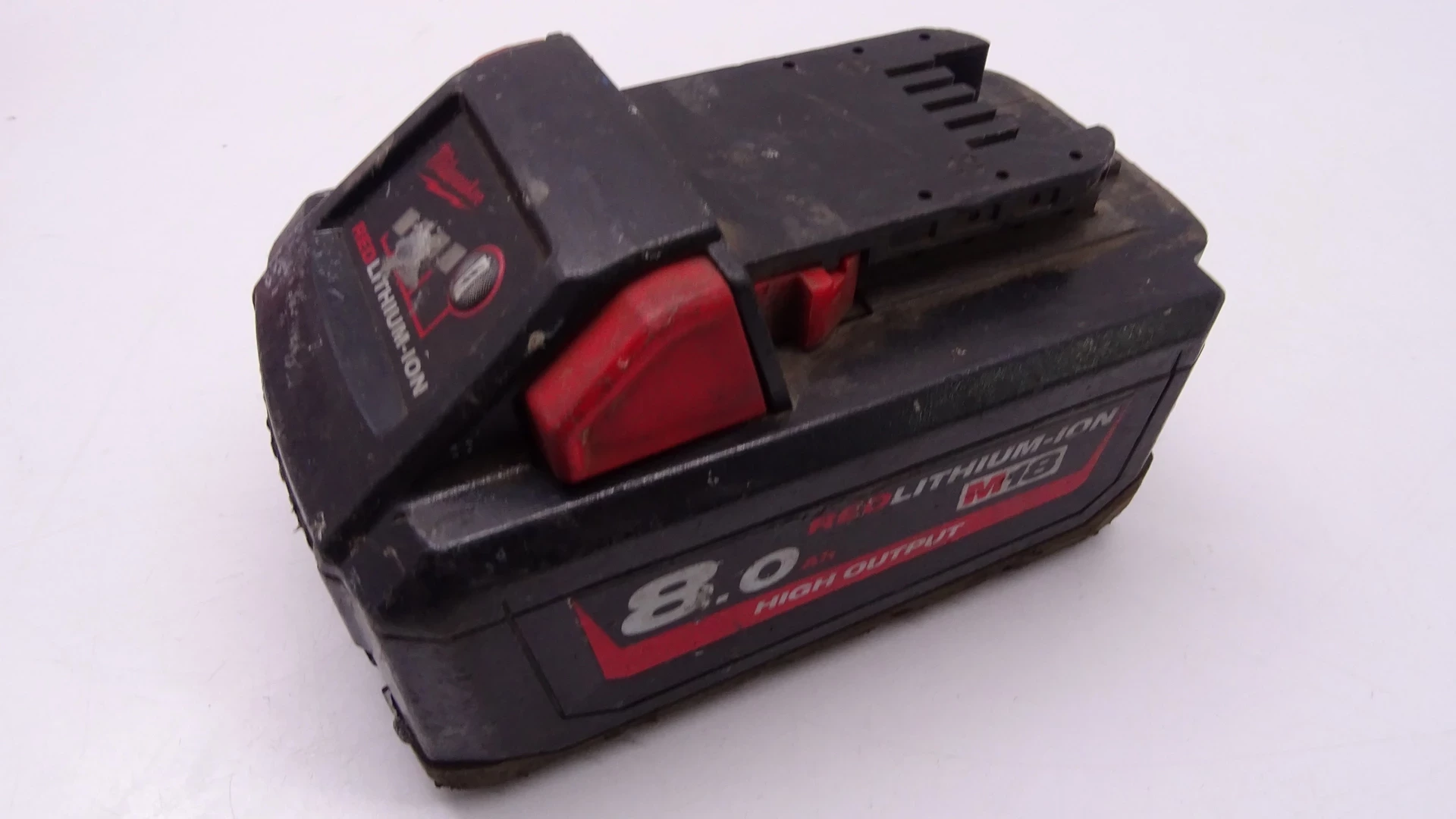 klucz-udarowy-milwaukee-m18-onefhiwf34-aku-8ah-zasilanie-akumulatorowe