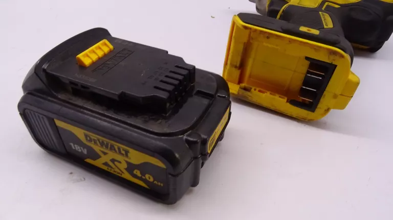KLUCZ UDAROWY DEWALT DCF894 1/2 4AH ŁAD WALIZKA